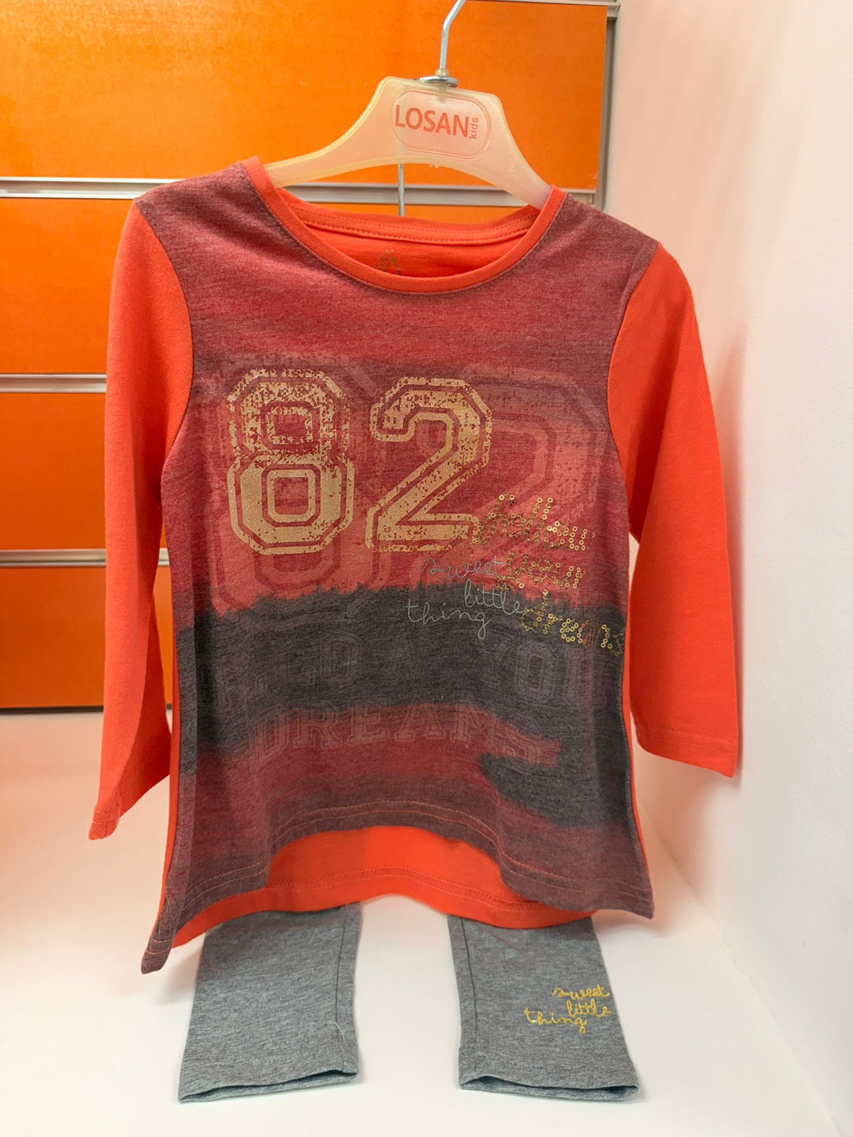 Conjunto niña Losan naranja y gris con estampado 82, talla 2 años