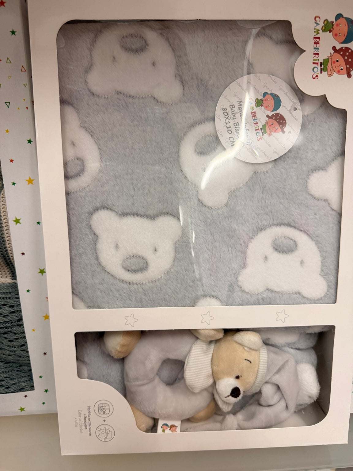 Set Gamberritos manta gris con estampado de ositos y sonajero de peluche