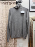 Jersey de mujer gris de punto con cuello alto vuelto y manga larga