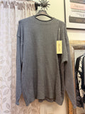 Jersey de mujer gris de punto con detalle trenzado lateral y manga larga