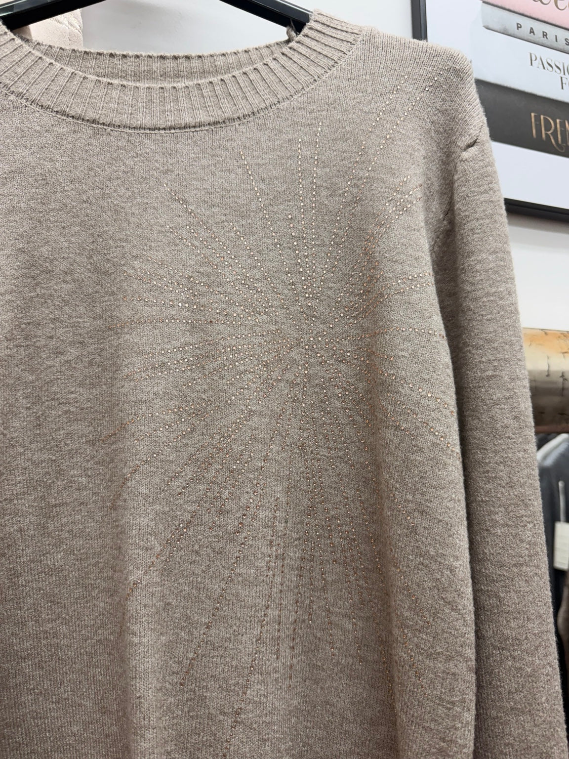 Detalle de strass del jersey de mujer en tono topo HM-359
