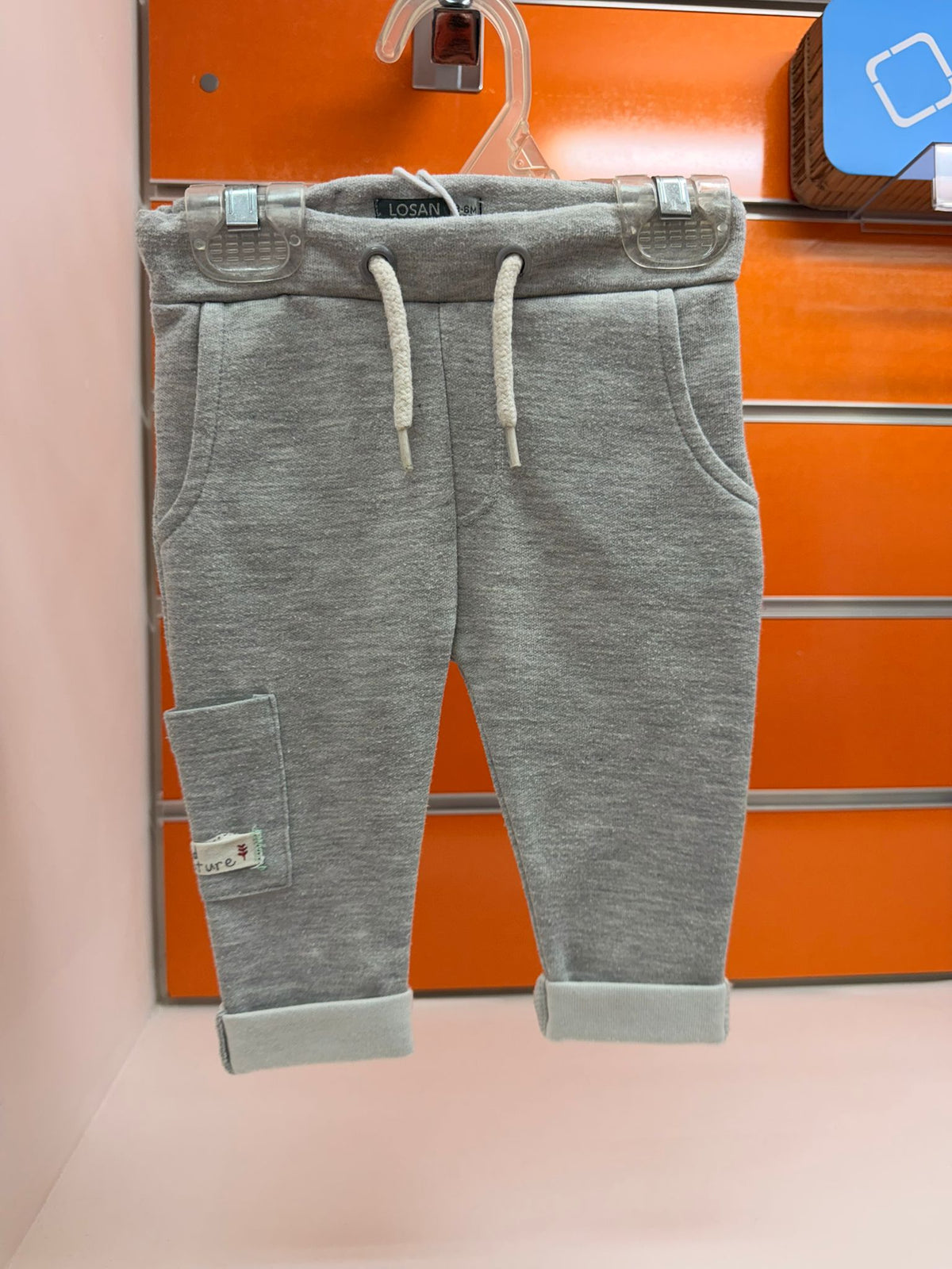 Pantalón bebé Losan gris con bolsillo lateral y cordón, talla 3-6 meses