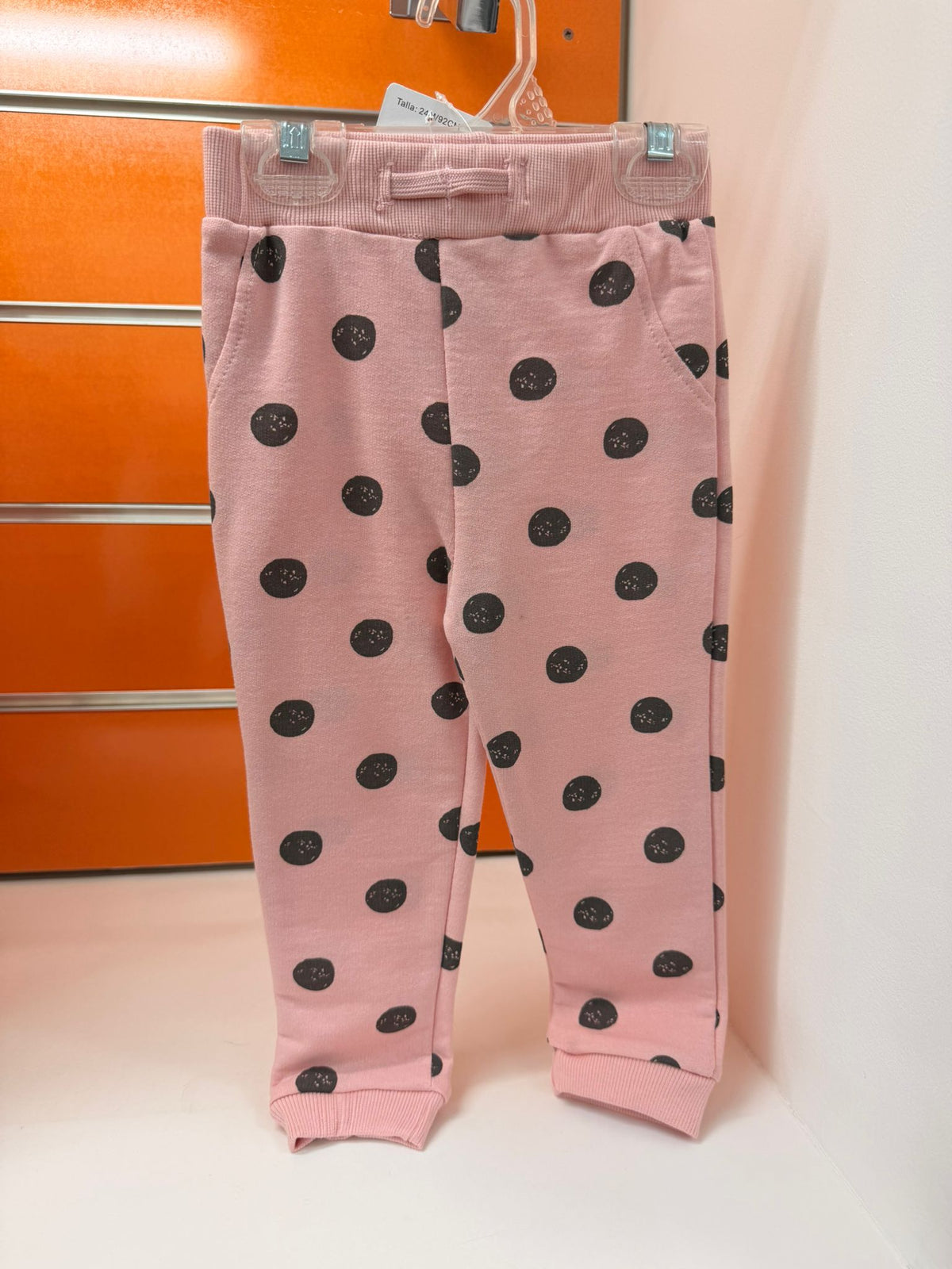 Pantalón bebé rosa con lunares negros, talla 24 meses / 92 cm