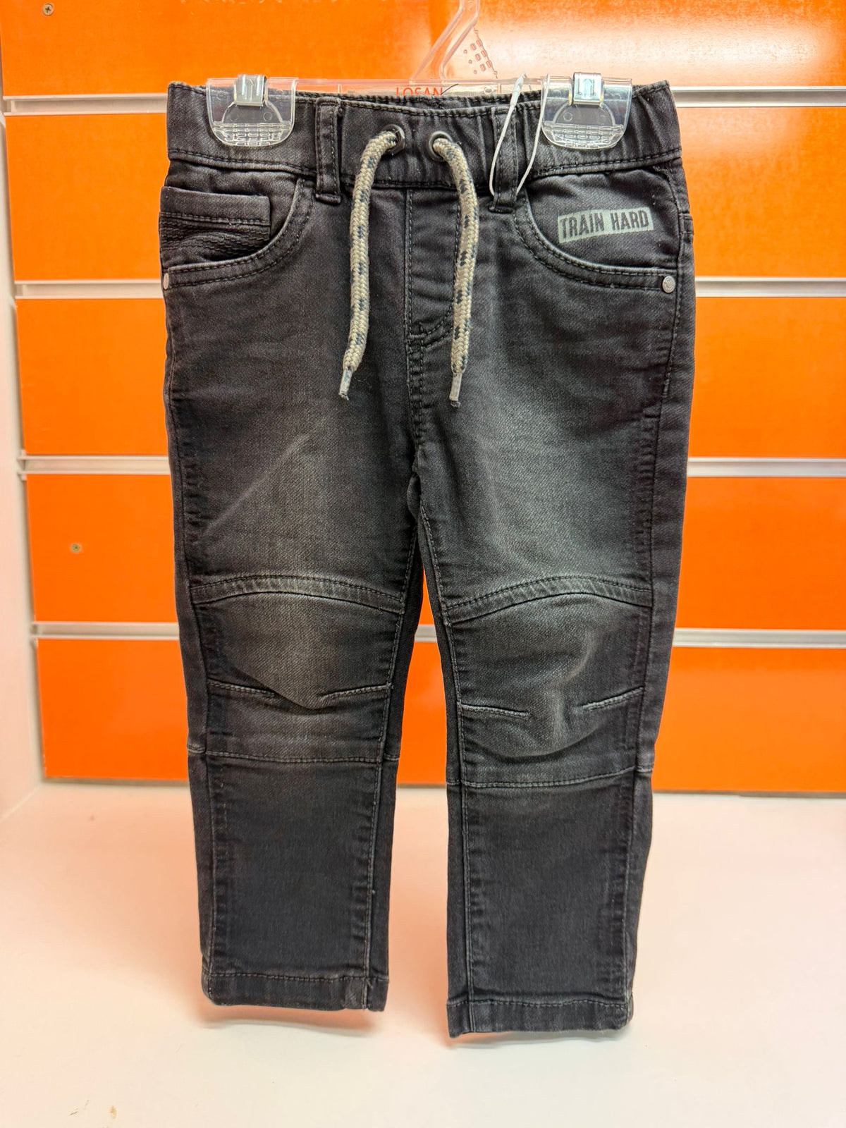 Pantalón vaquero niño Losan gris Train Hard con rodilleras, talla 2 años