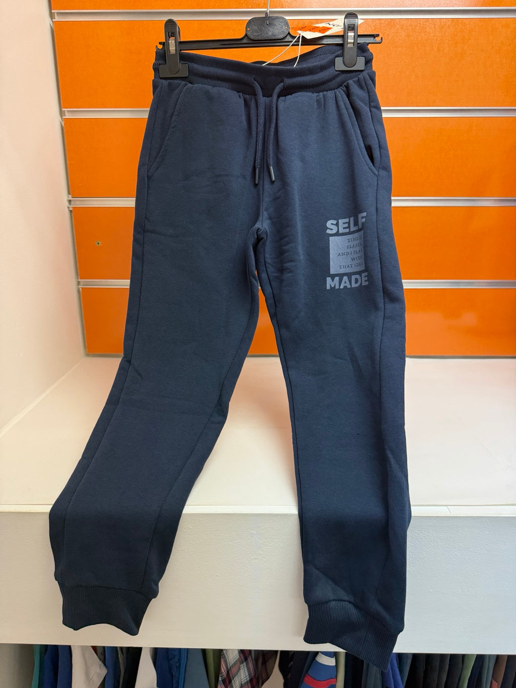 Pantalón deportivo niño Losan Self Made azul marino, talla 8 años