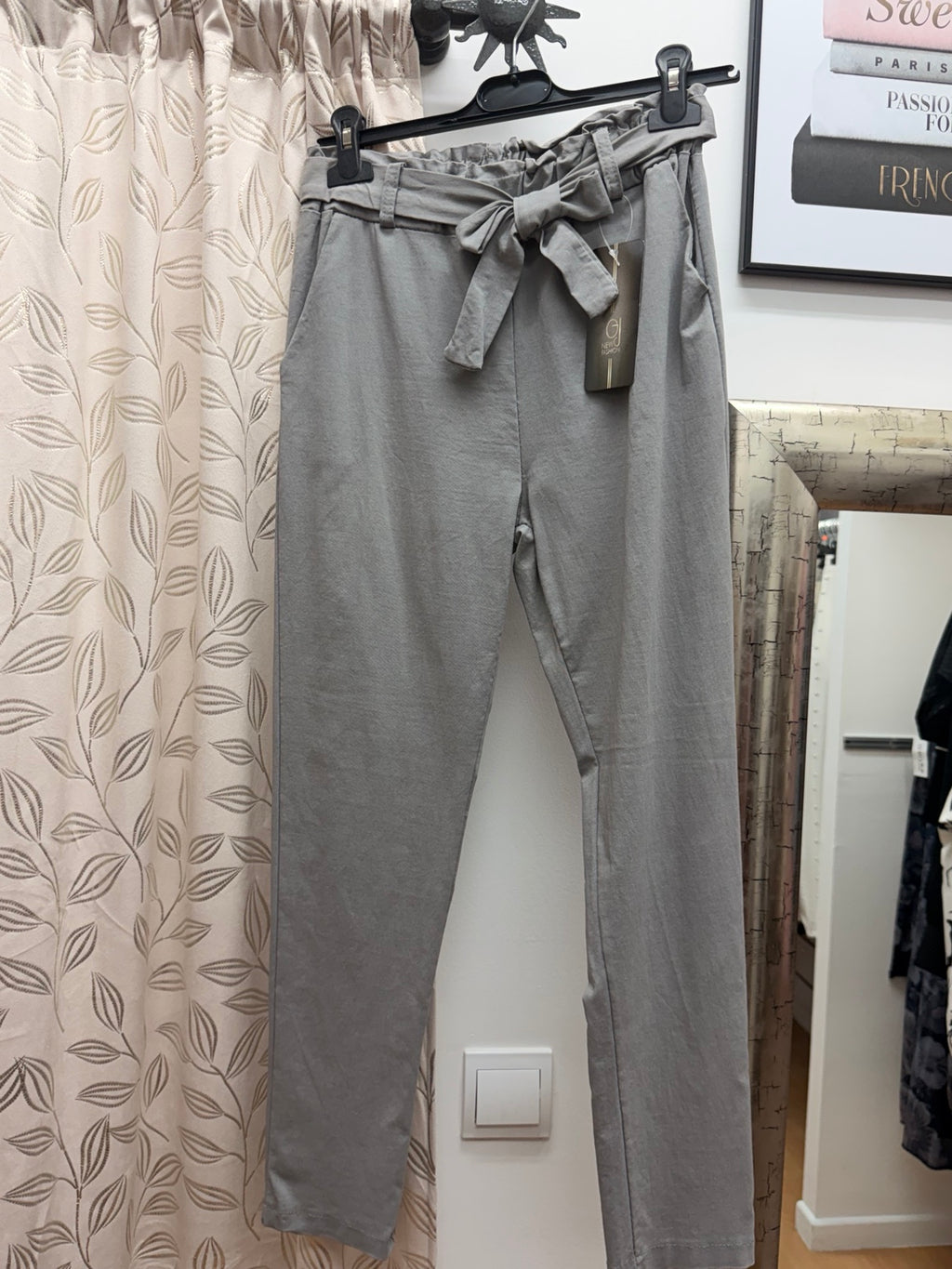 Pantalón paperbag gris de mujer con cintura fruncida y cinturón de lazada