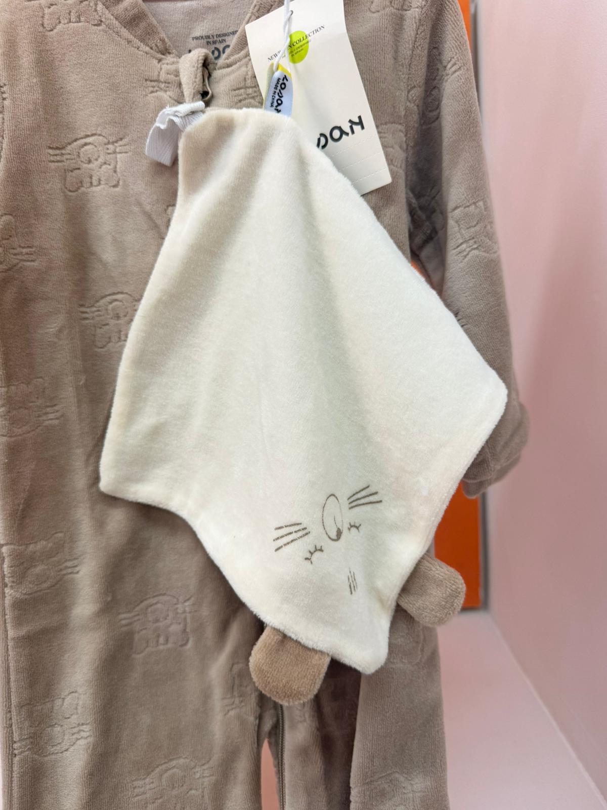 Detalle del doudou incluido con el pelele bebé Losan beige Cats & Dogs