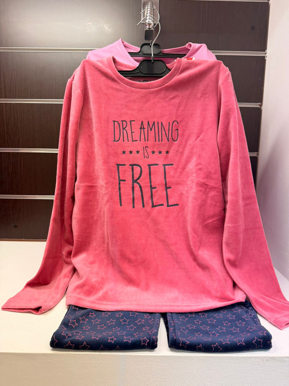 Pijama Losan Dreaming Is Free rosa coral y azul marino con estrellas, talla 16