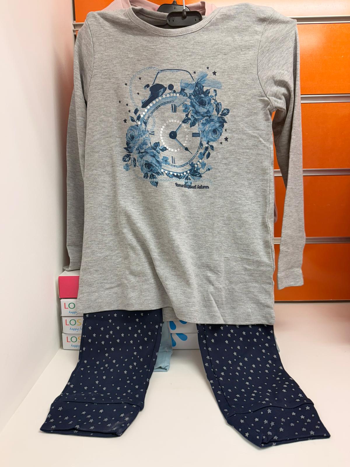 Pijama niña Losan gris con reloj y flores y pantalón azul marino de estrellas, talla 7 años