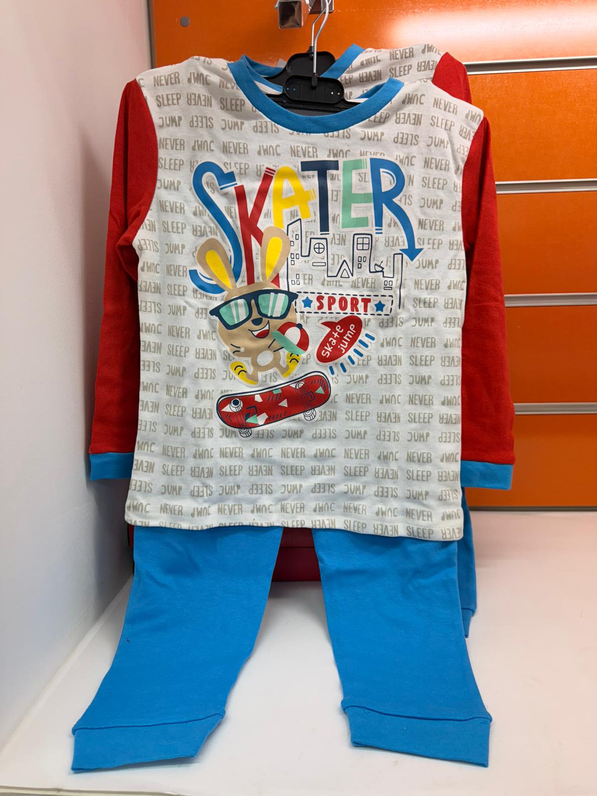 Pijama infantil Kinanit Skater Sport con camiseta blanca y roja y pantalón azul, tallas 5 y 6