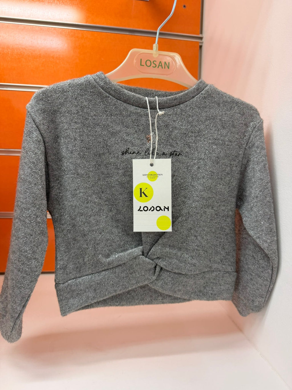 Sudadera niña Losan gris con brillo, nudo delantero y estrella, talla 3 años