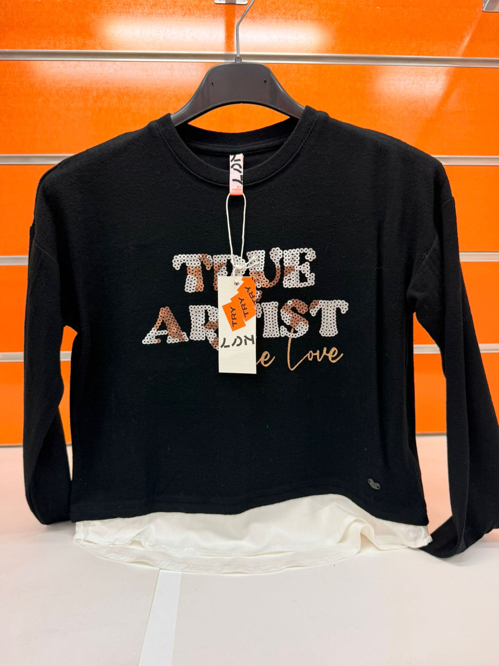 Sudadera negra de niña Losan True Artist con detalle de lentejuelas y volante blanco