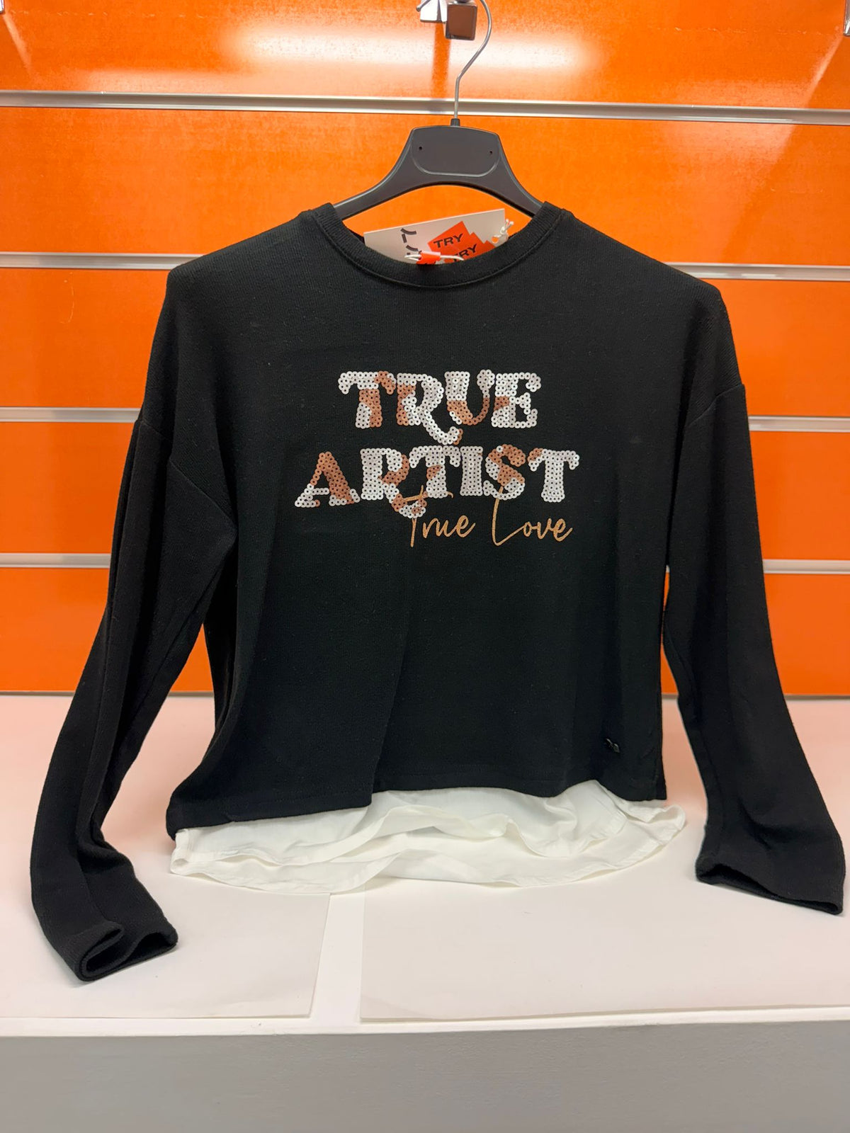 Sudadera negra de niña Losan con texto True Artist y volante blanco