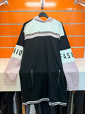 Vestido sudadera de niña Losan negro con capucha, bloques en blanco y rosa y cremalleras delanteras